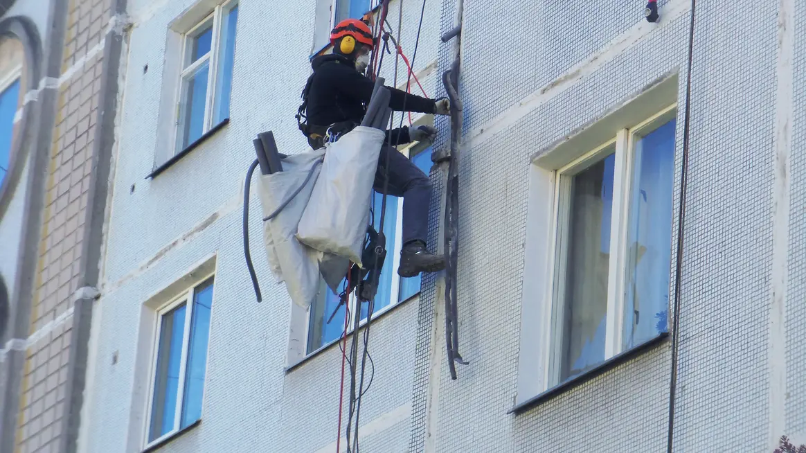 Paneļu mājas šuvju hermetizācija